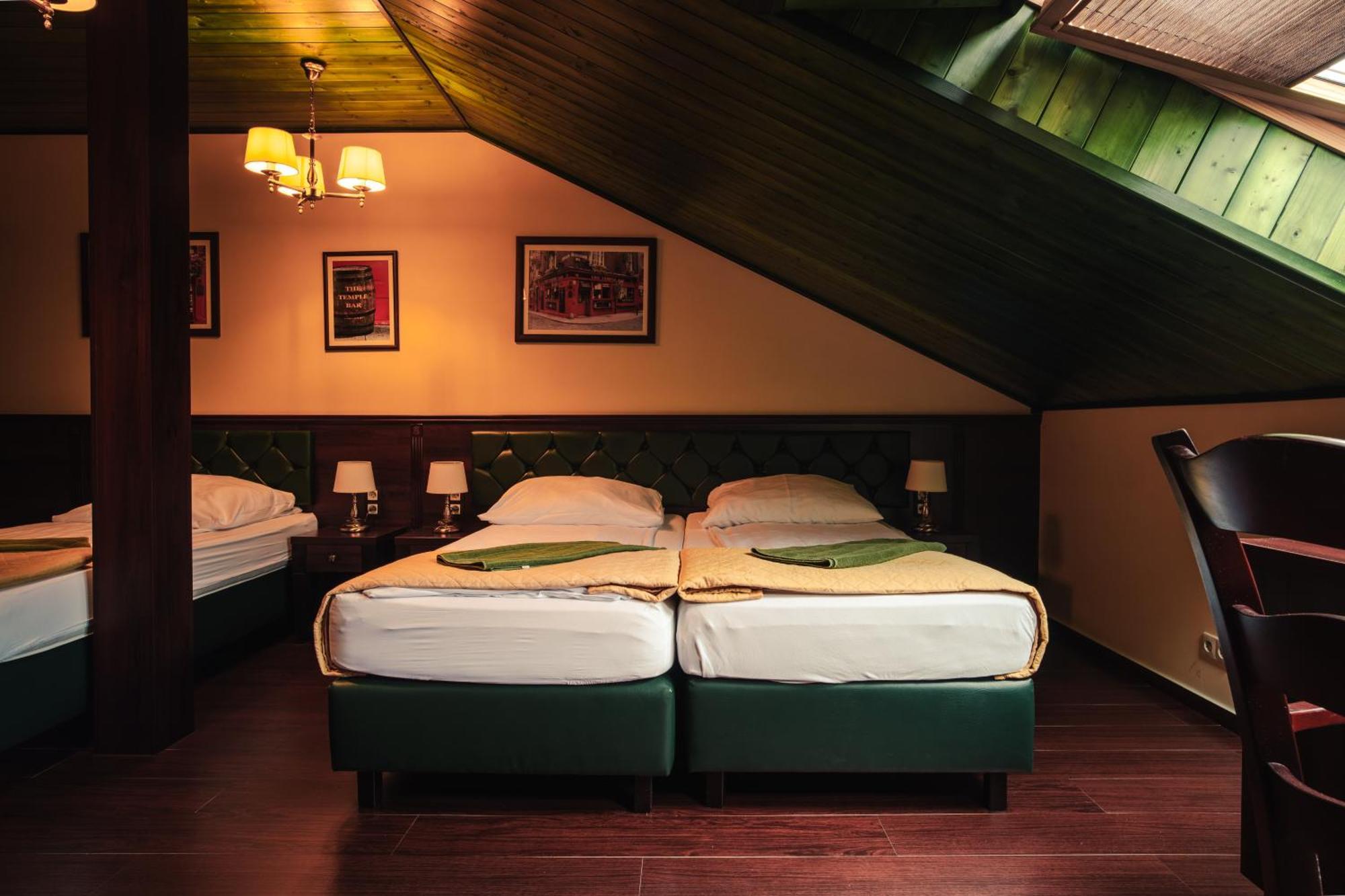 Shoemaker Irish Pub & Accommodation Kielce Exterior photo